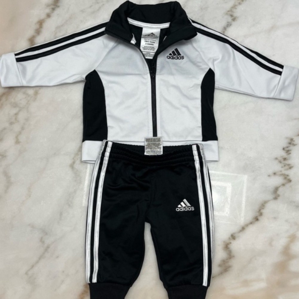 Adidas tracksuit infant Size 3 M